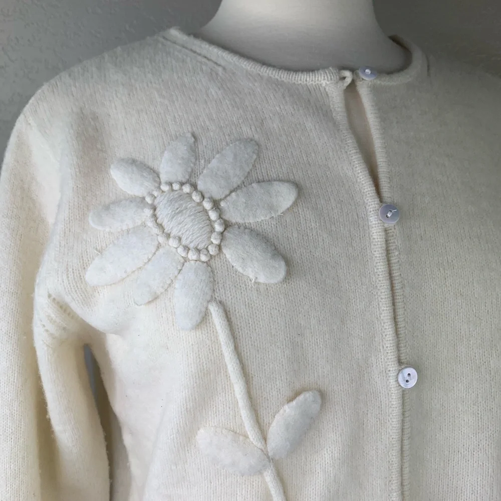 Alexandra Bartlett 100% Lambs Wool Button Cardigan Size Medium Petite